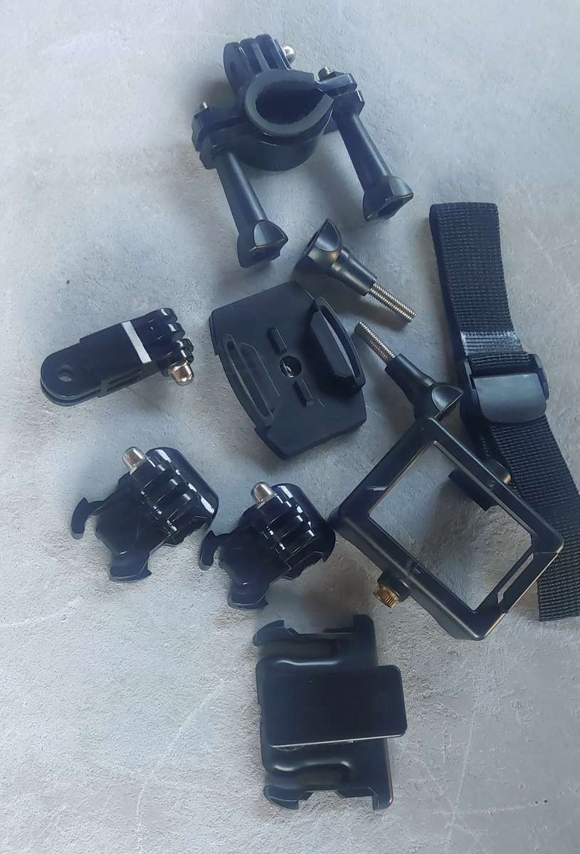 CAMERA ASSESSORIES SELLING AS FOUND