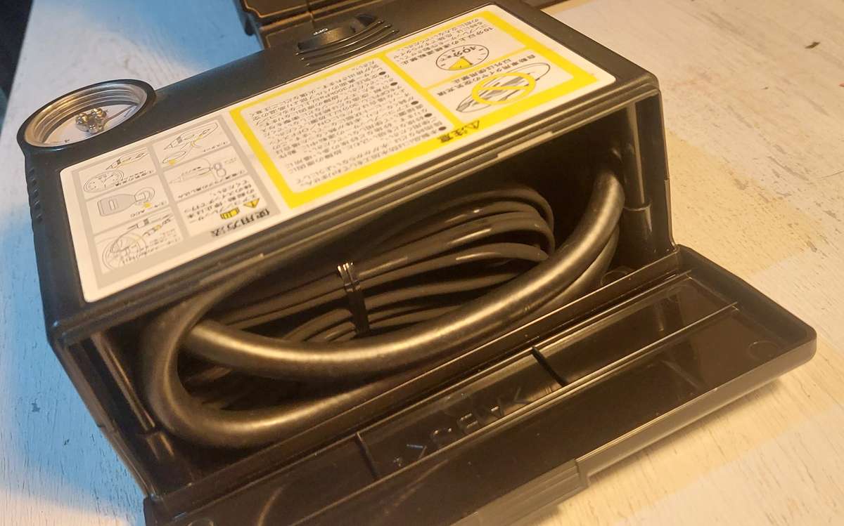 MAZDA TYRE AIR COMPRESSOR SET 2