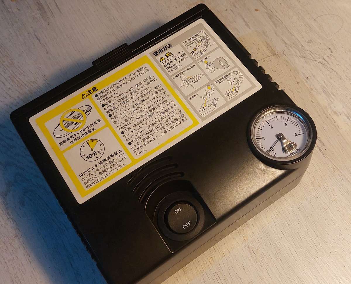 MAZDA TYRE AIR COMPRESSOR SET 2