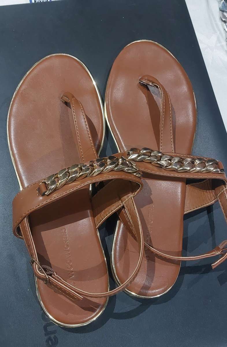 WOOLIES SANDALS SIZE 5 USED TWICE