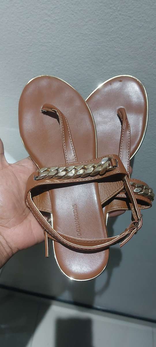 WOOLIES SANDALS SIZE 5 USED TWICE