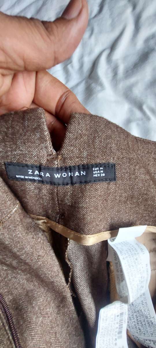 NEW ZARA WOMANS FORMAL PANTS SIZE MEDIUM