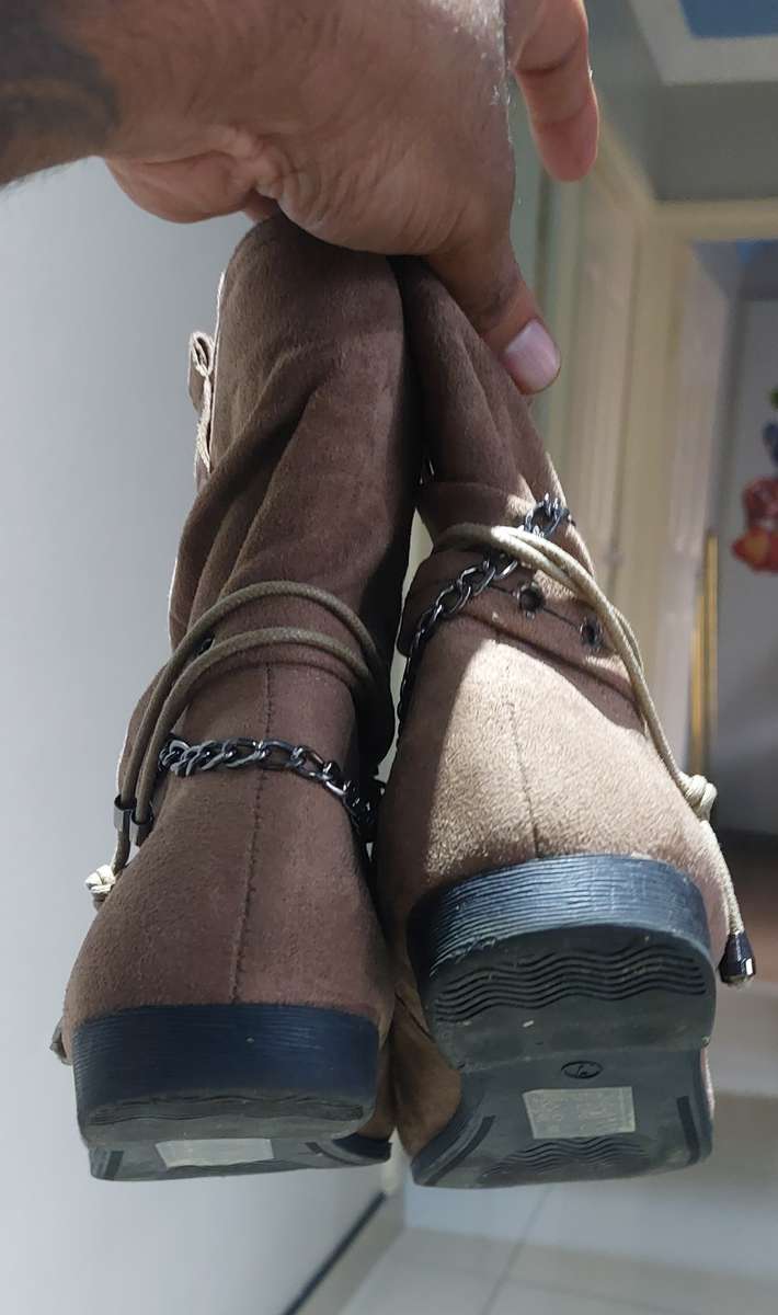 LADIES BOOTS SIZE 7 USED ONCE