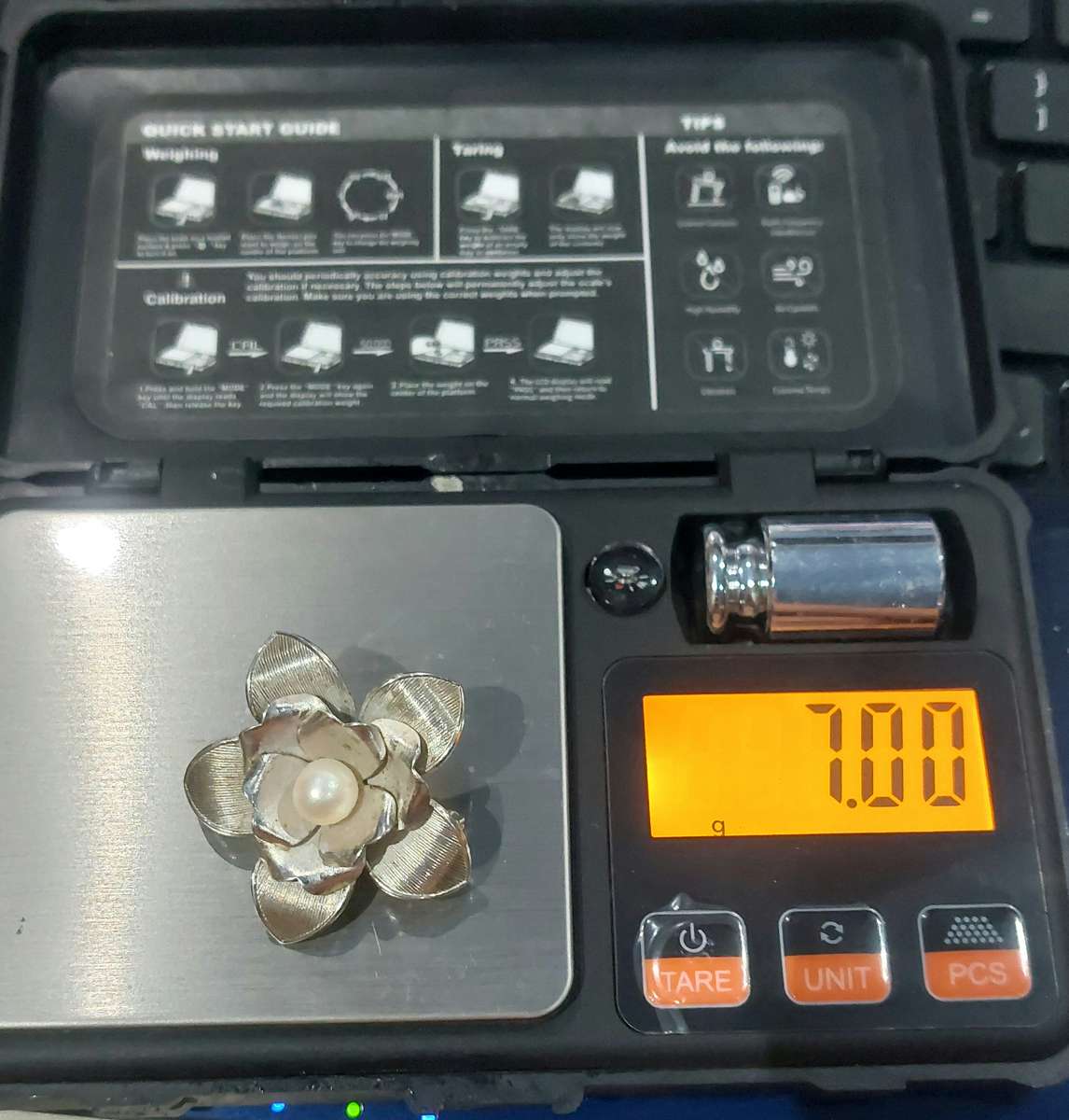 VINTAGE SILVER BROUCH WITH REAL PEARL MARKED CLEARLY SILVER 7G