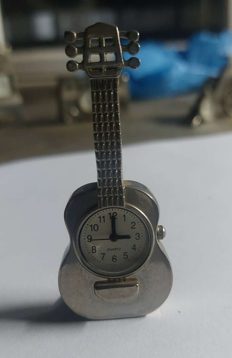 RARE VINTAGE COLLECTABLE MINIATURE CLOCK 3 (PLEASE SEE THERE ARE 9 ON AUCTION)