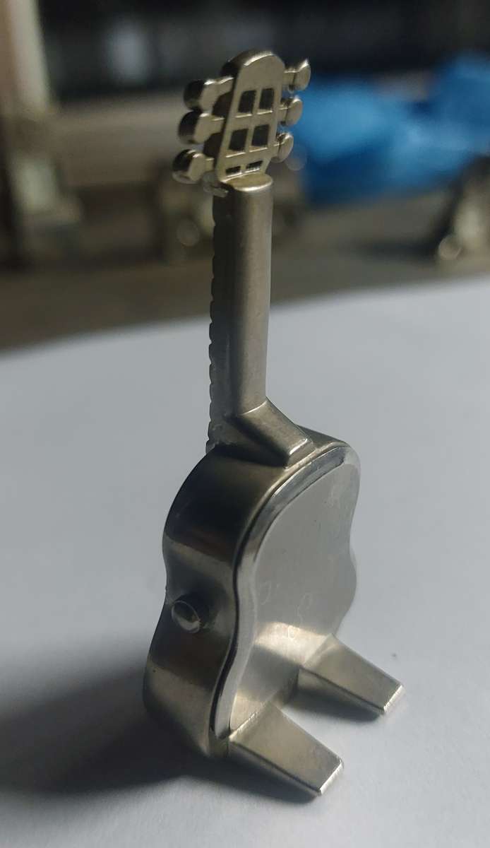 RARE VINTAGE COLLECTABLE MINIATURE CLOCK 3 (PLEASE SEE THERE ARE 9 ON AUCTION)