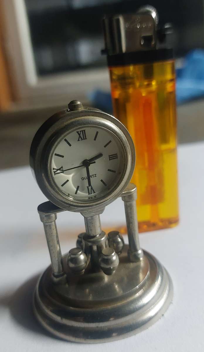 RARE VINTAGE COLLECTABLE MINIATURE CLOCK 8 (PLEASE SEE THERE ARE 9 ON AUCTION)