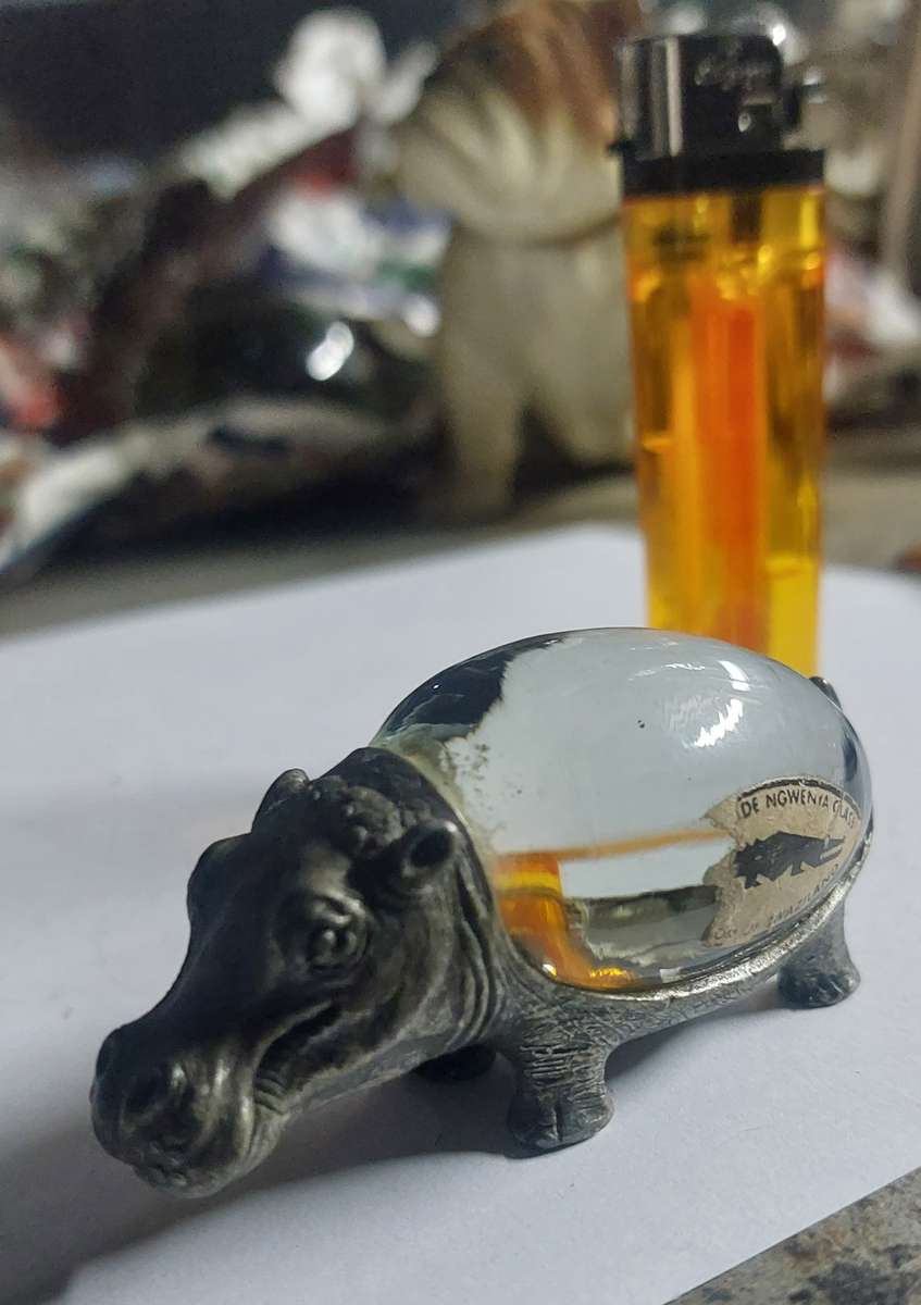 VINTAGE COLLECTABLE SWAZILAND NGWENYA GLASS AND PEUTER HIPPO