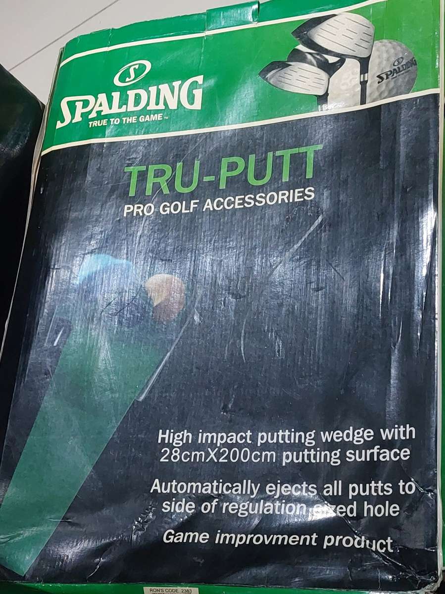 SPALDING TRU PUTT PRO GOLF ACCESSORIES PUTTING MAT WITH RETURN BALL FEATURE