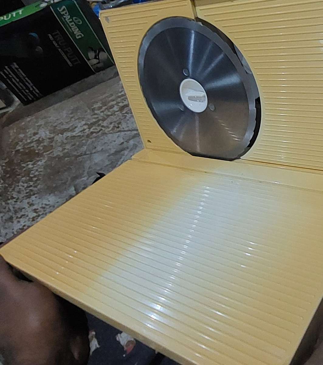 KENWOOD MULTIPURPOSE ELECTRIC CUTTER( BREAD ,MEATS, POLONY ETC) WORKS PERFECTLY