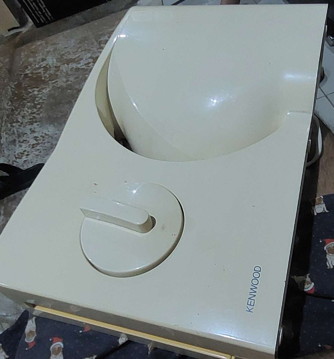 KENWOOD MULTIPURPOSE ELECTRIC CUTTER( BREAD ,MEATS, POLONY ETC) WORKS PERFECTLY