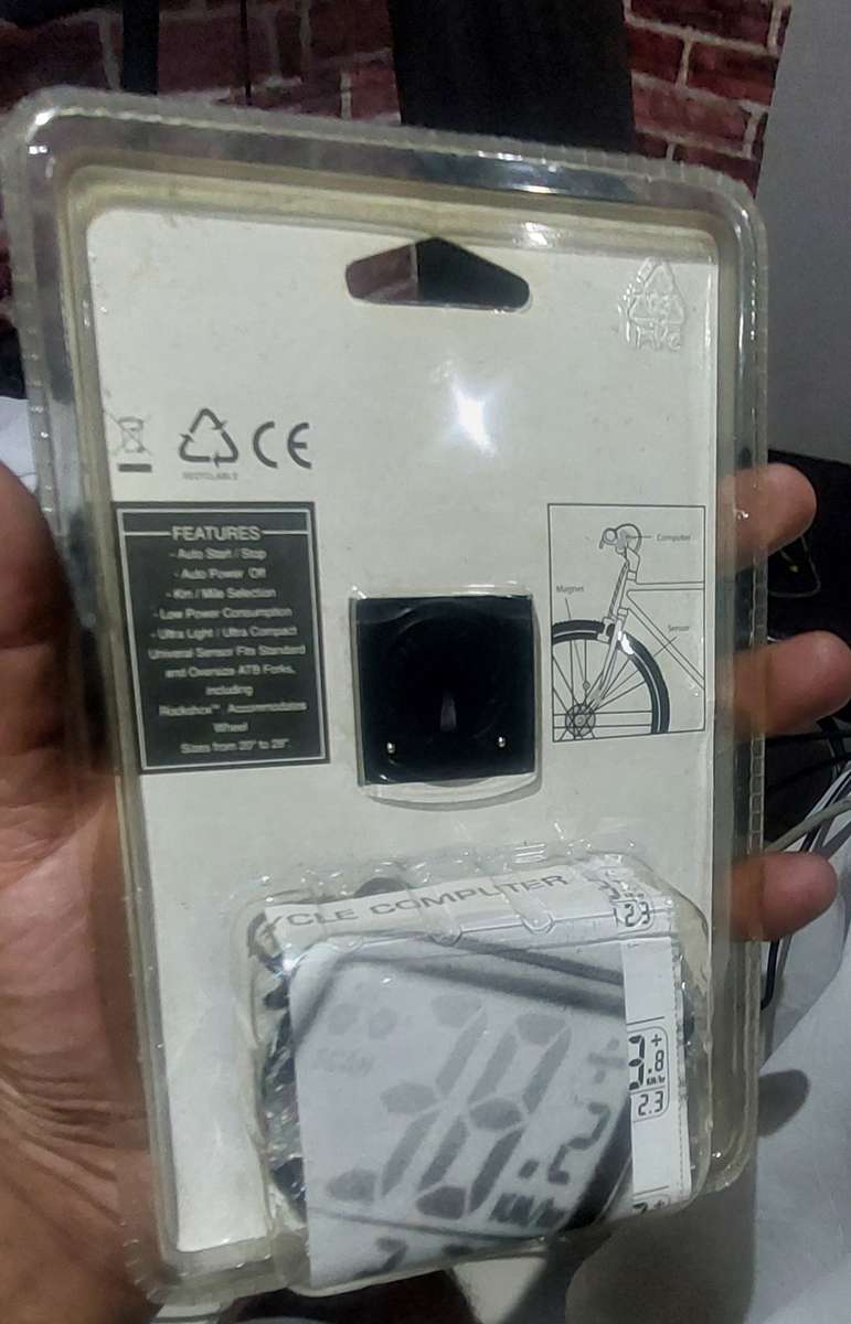 VINTAGE NEVER OPENED 9 FUNCTION CYCLING COMPUTER