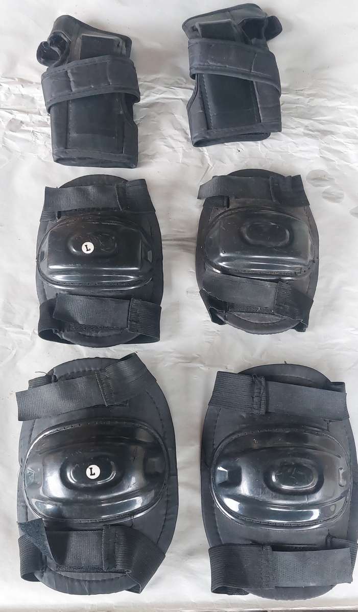 WRIST ELBOW AND KNEE PADS