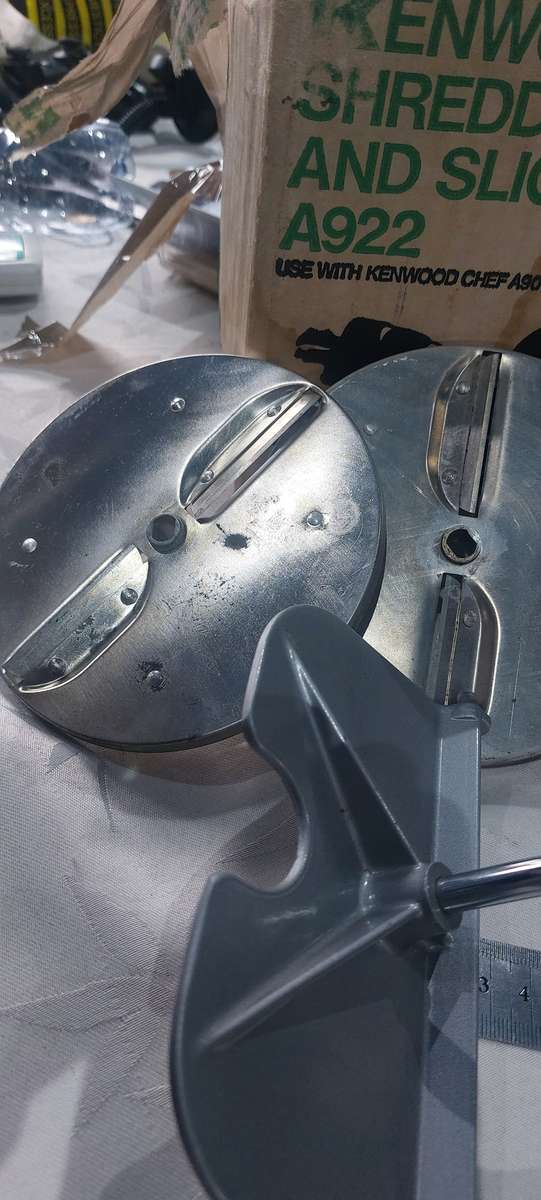 VINTAGE KENWOOD SHREDDER AND SLICER ATTACHMENT AND BLADES