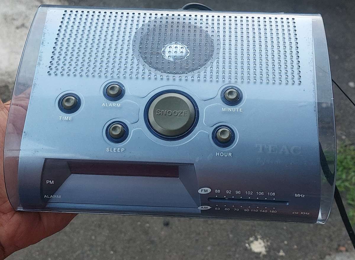 VINTAGE TEAC CLOCK RADIO LIKE NEW WORKS PERFECTLY