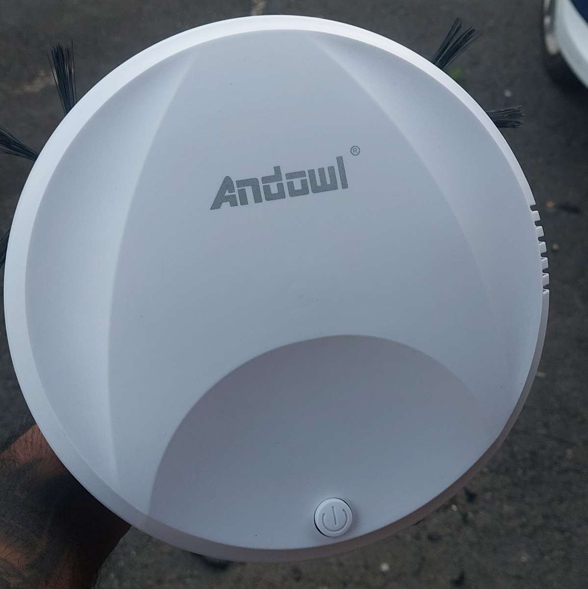 LIKE NEW USED ONCE ANDOWL VACUME ROBOT