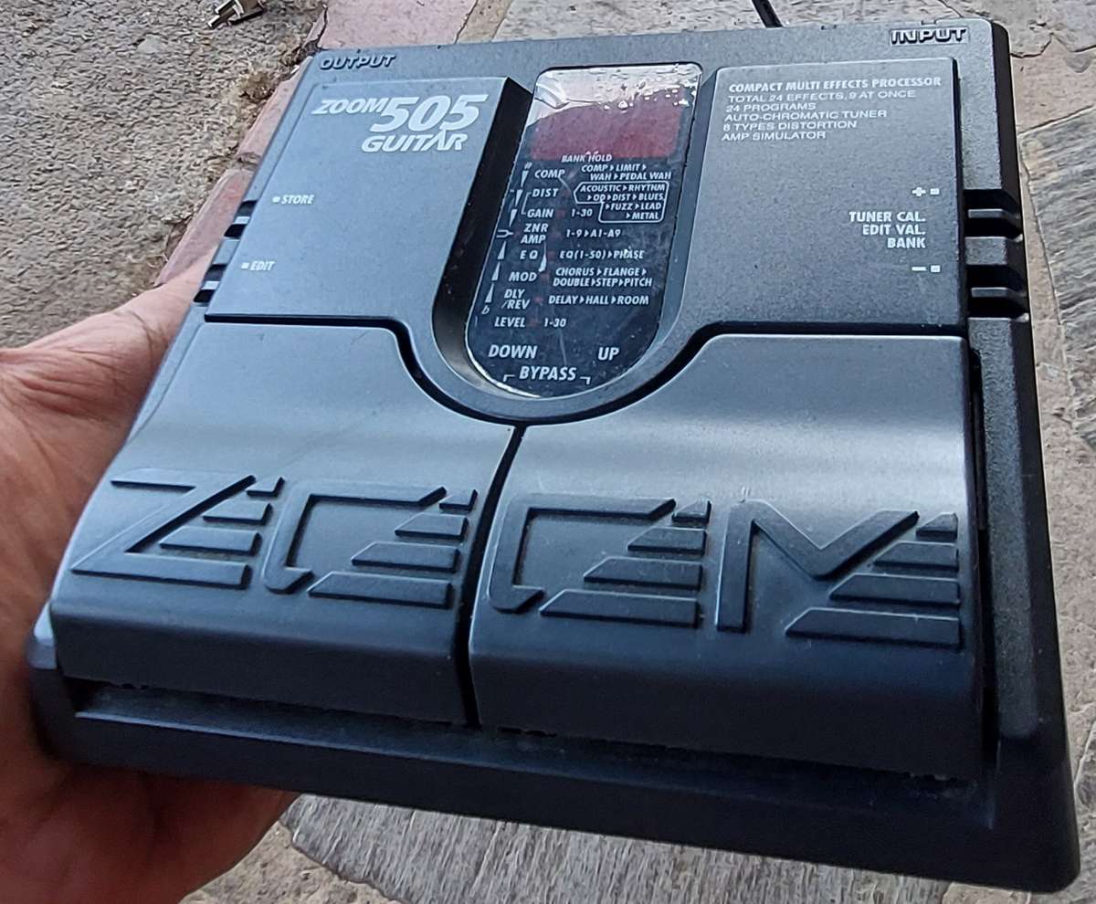 ZOOM 500 GUITAR COMPACT MULTI EFFECTS FOOT OPERATED