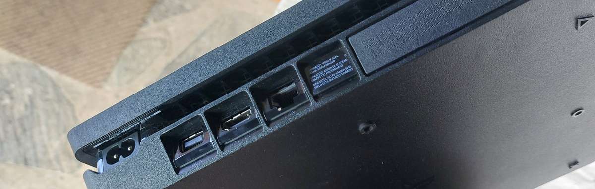 PS4 SLIM READ DISCRIPTION