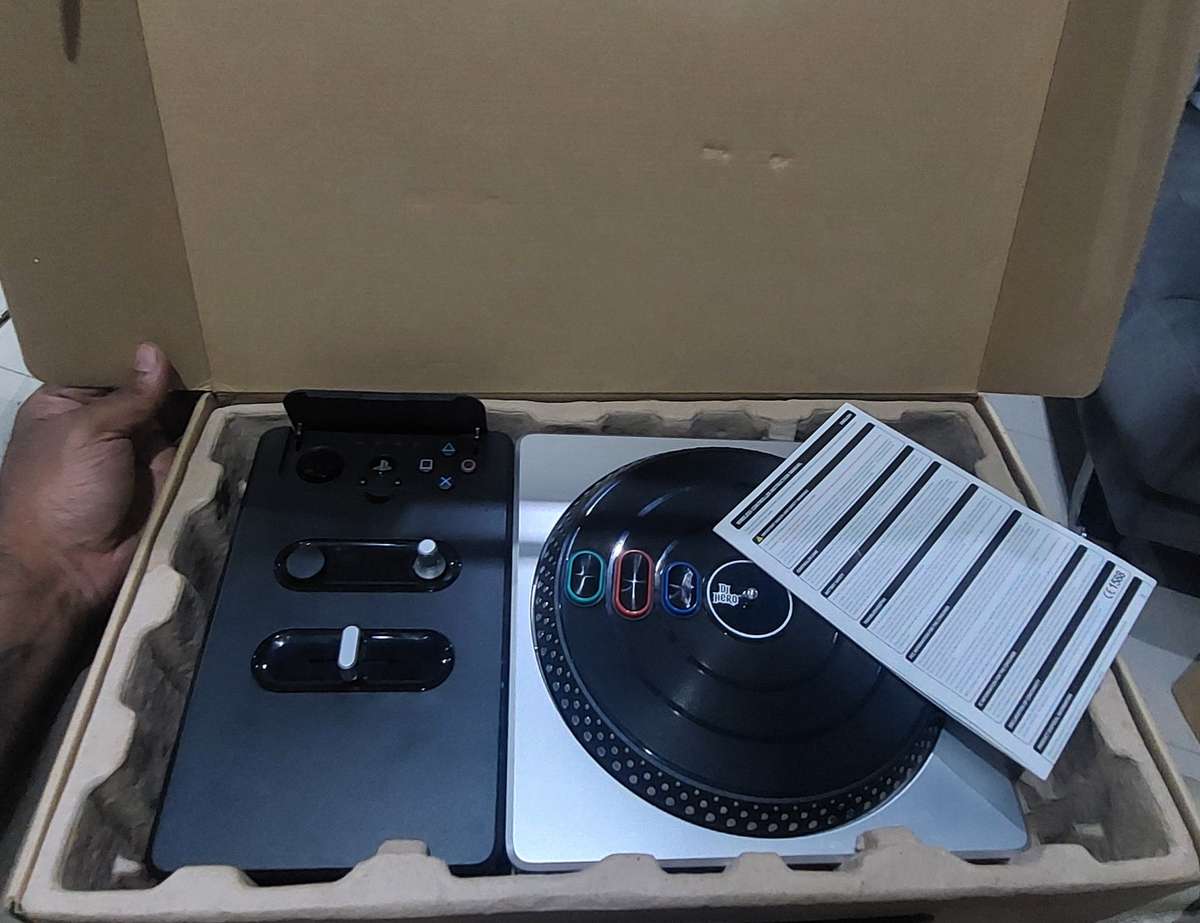 LIKE NEW IN BOX SONY DJ HERO TURNTABLE AND MIXER ONLY.