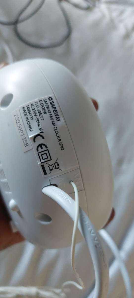 LIKE NEW CLOCK RADIO