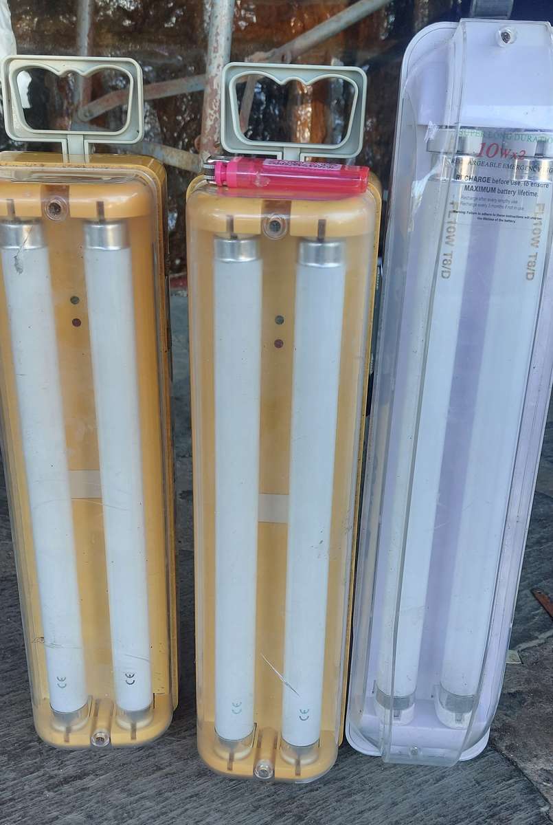 LIGHTS RECHARGEABLE PLEASE READ DISCRIPTION