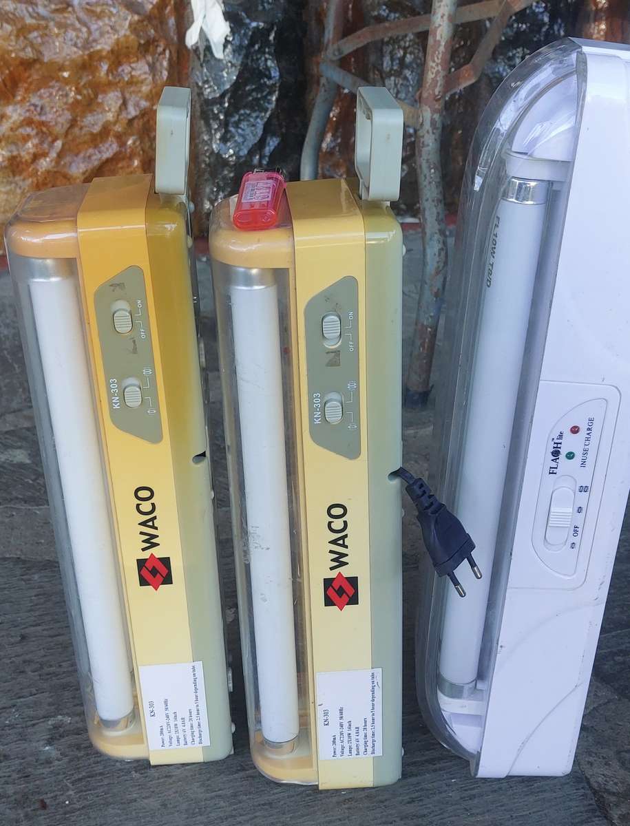 LIGHTS RECHARGEABLE PLEASE READ DISCRIPTION