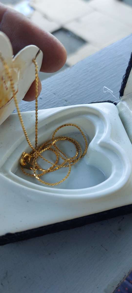 VINTAGE LADIES CHAIN AND PENDANT