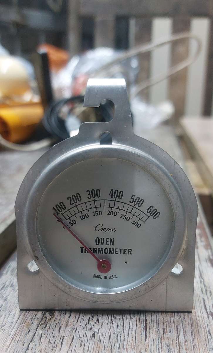 VINTAGE COOPER  MADE IN THE USE THERMOMETRE