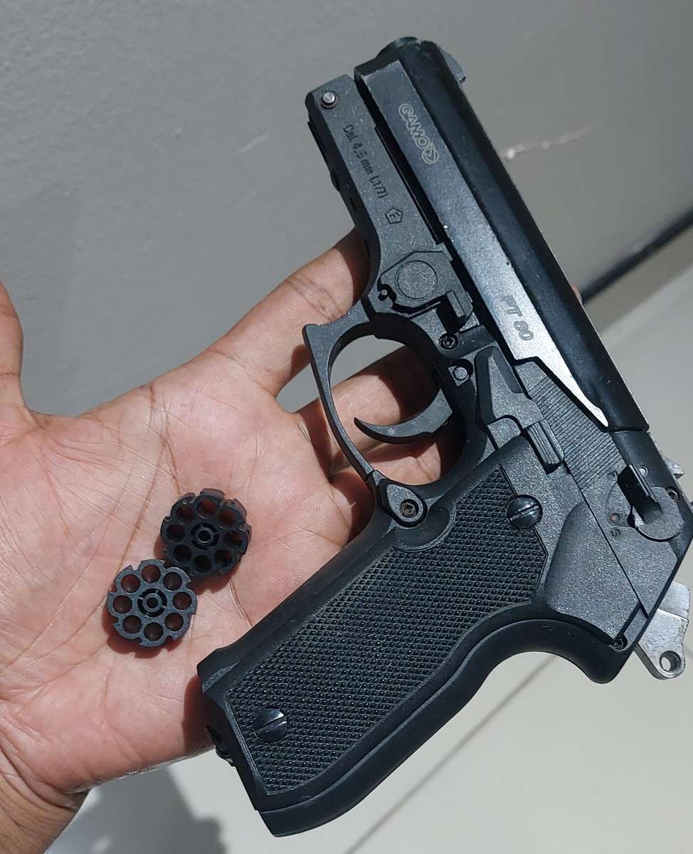 RARE VINTAGE GAMO PT 80 GAS GUN SHOOT BB ROUNDS AND MUSHROOMS PROBABALY NEEDS A SERVICE