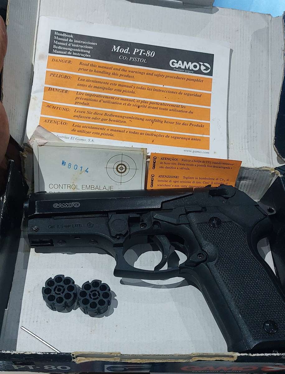 RARE VINTAGE GAMO PT 80 GAS GUN SHOOT BB ROUNDS AND MUSHROOMS PROBABALY NEEDS A SERVICE