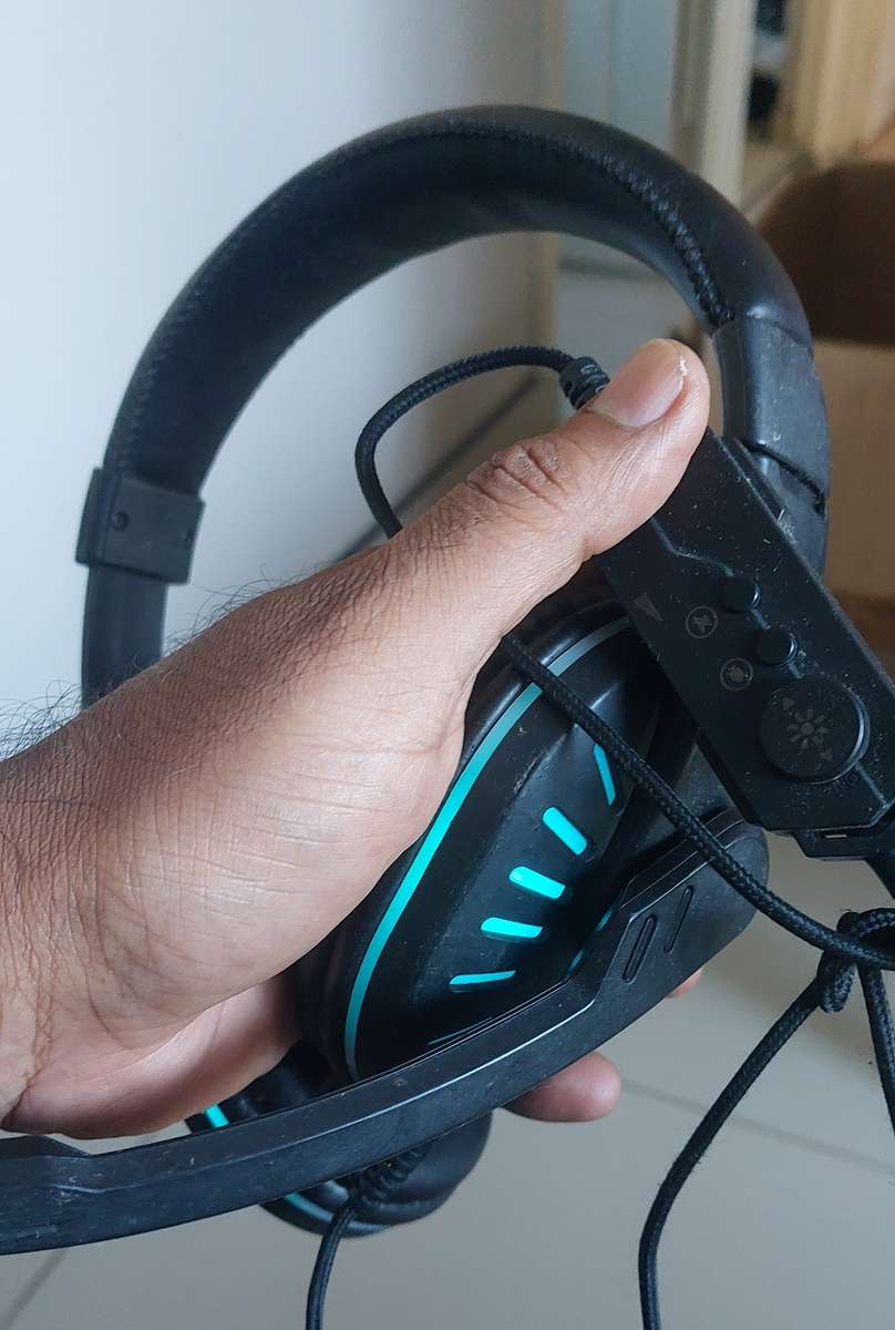 ASTRUM GAMING HEADSET HS750 WORKS BEAUTIFULLY