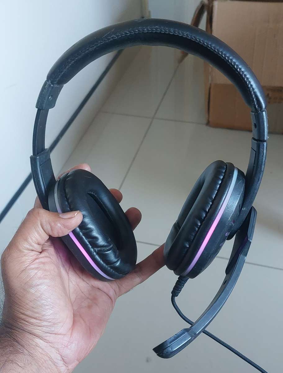 ASTRUM GAMING HEADSET HS750 WORKS BEAUTIFULLY