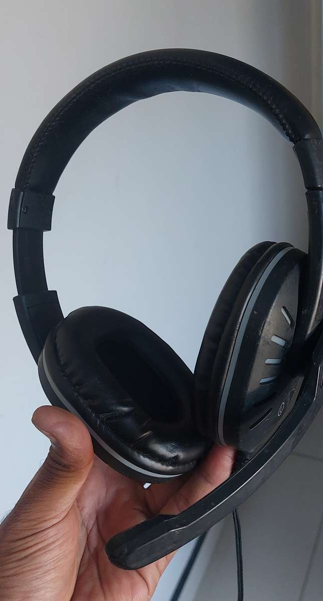 ASTRUM GAMING HEADSET HS750 WORKS BEAUTIFULLY