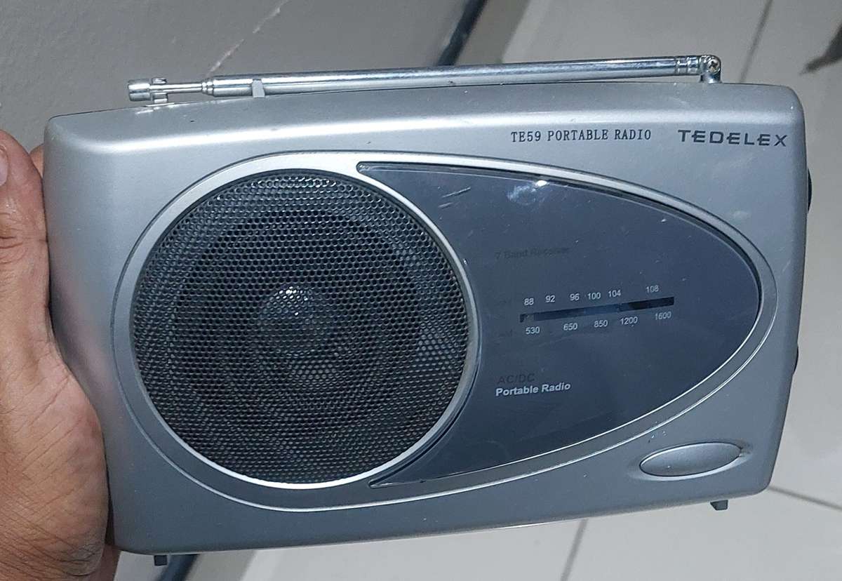 FOR THE COLLECTOR VINTAGE FM RADIO LIKE NEW WORKS PERFECTLY