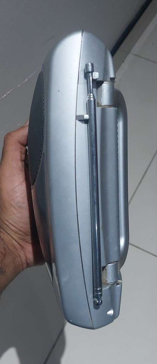 FOR THE COLLECTOR VINTAGE FM RADIO LIKE NEW WORKS PERFECTLY