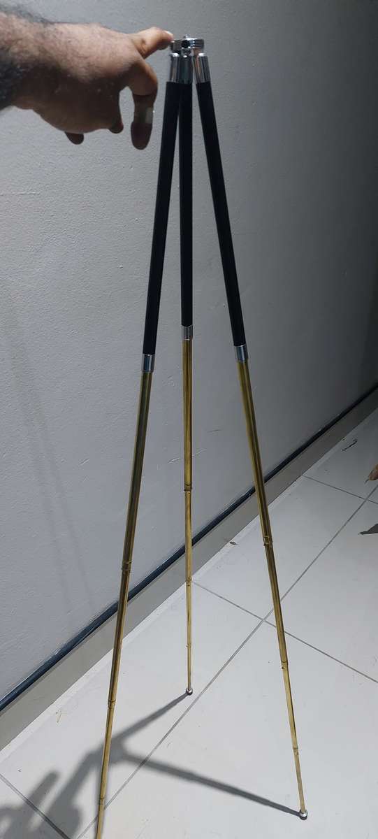 RARE LIKE NEW VINTAGE RAINBOW  TRIPOD METAL WITH EXTENDABLE BRASS LEGS