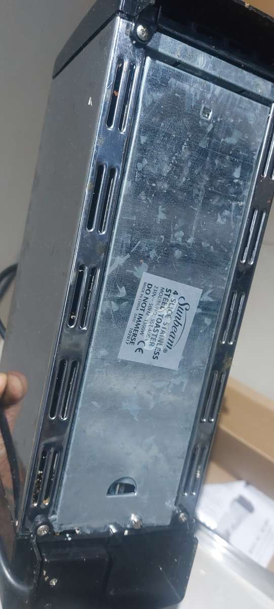 4 SLICE STAINLESS STEEL TOASTER IN BOX