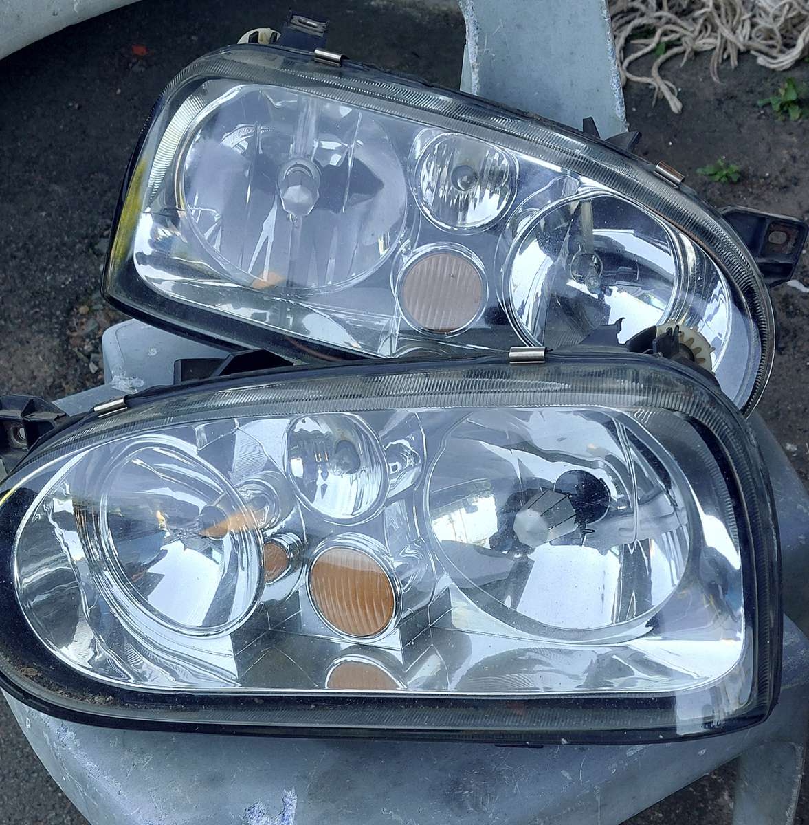 wv golf 4 headlights like new