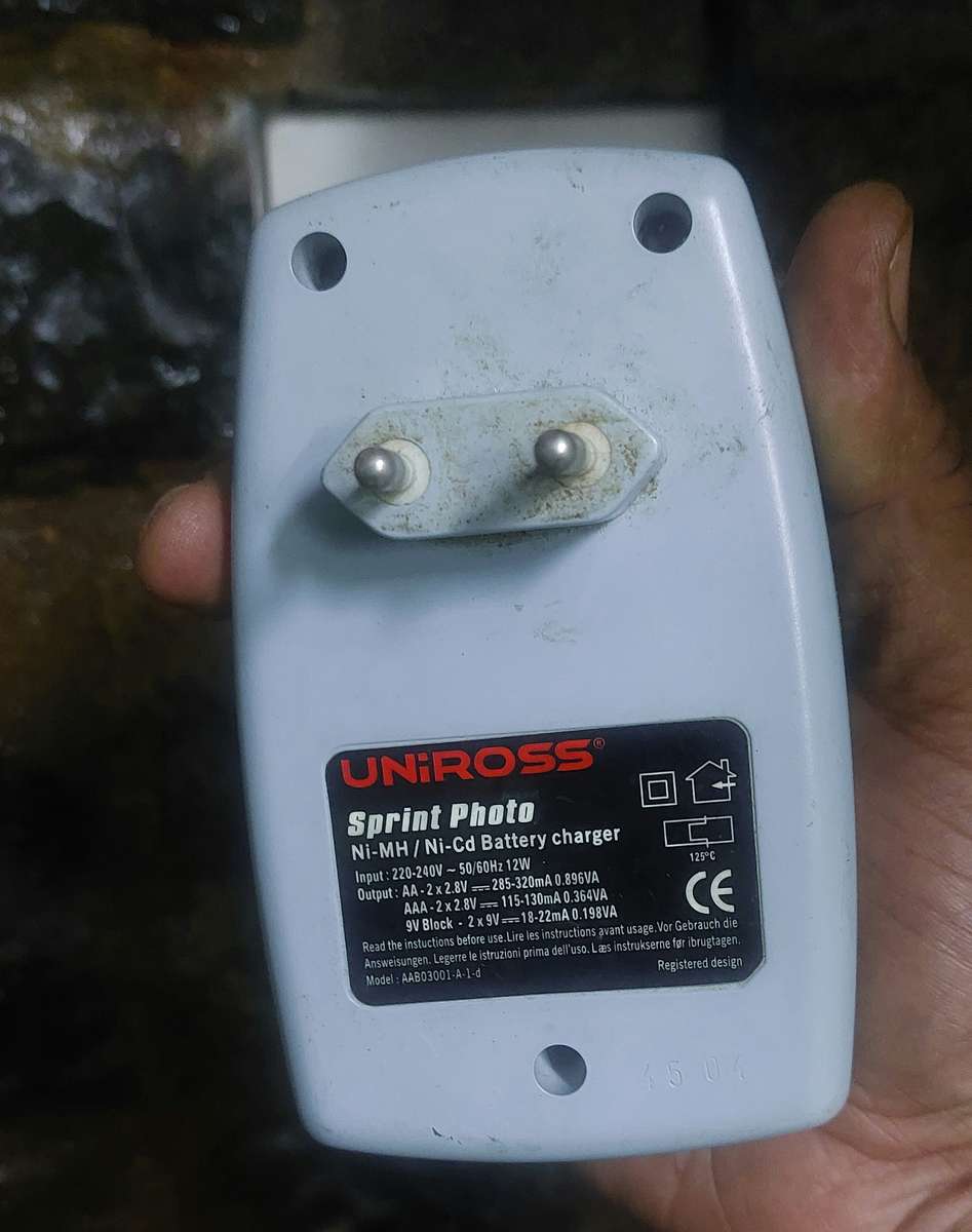 uniross sprint photo battery charger