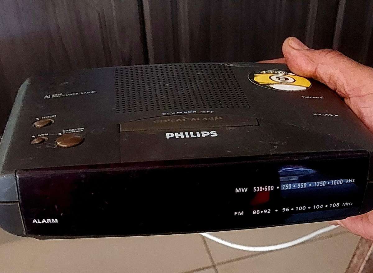 vintage Philips FM radio works plug was changed