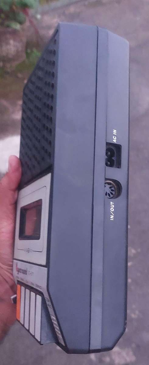 vintage portable radio works thou cassette player band needs to be replaced