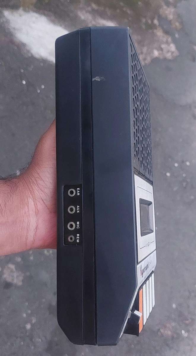 vintage portable radio works thou cassette player band needs to be replaced