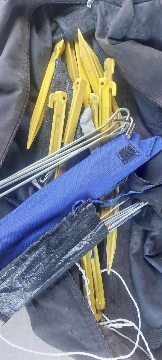 camp master lagoona 2 diner tent  sleeps 7 read description