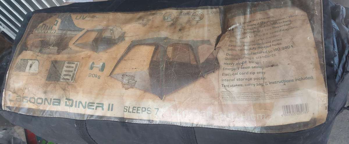 camp master lagoona 2 diner tent  sleeps 7 read description