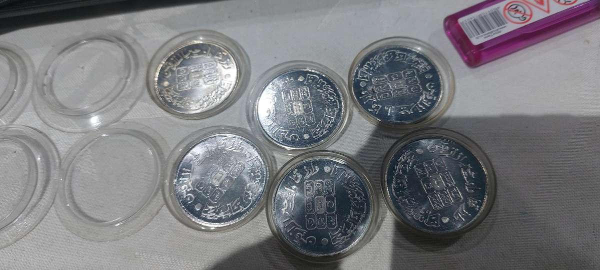 coins in capsule unsure what these are bid for the lot