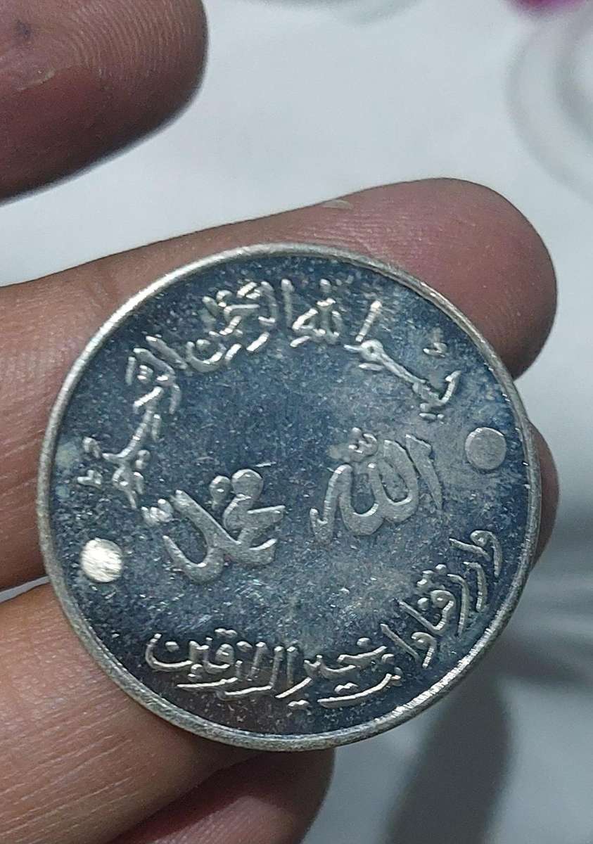 coins in capsule unsure what these are bid for the lot