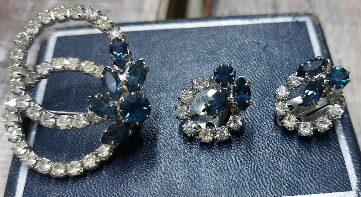 vintage clip on earings and pin