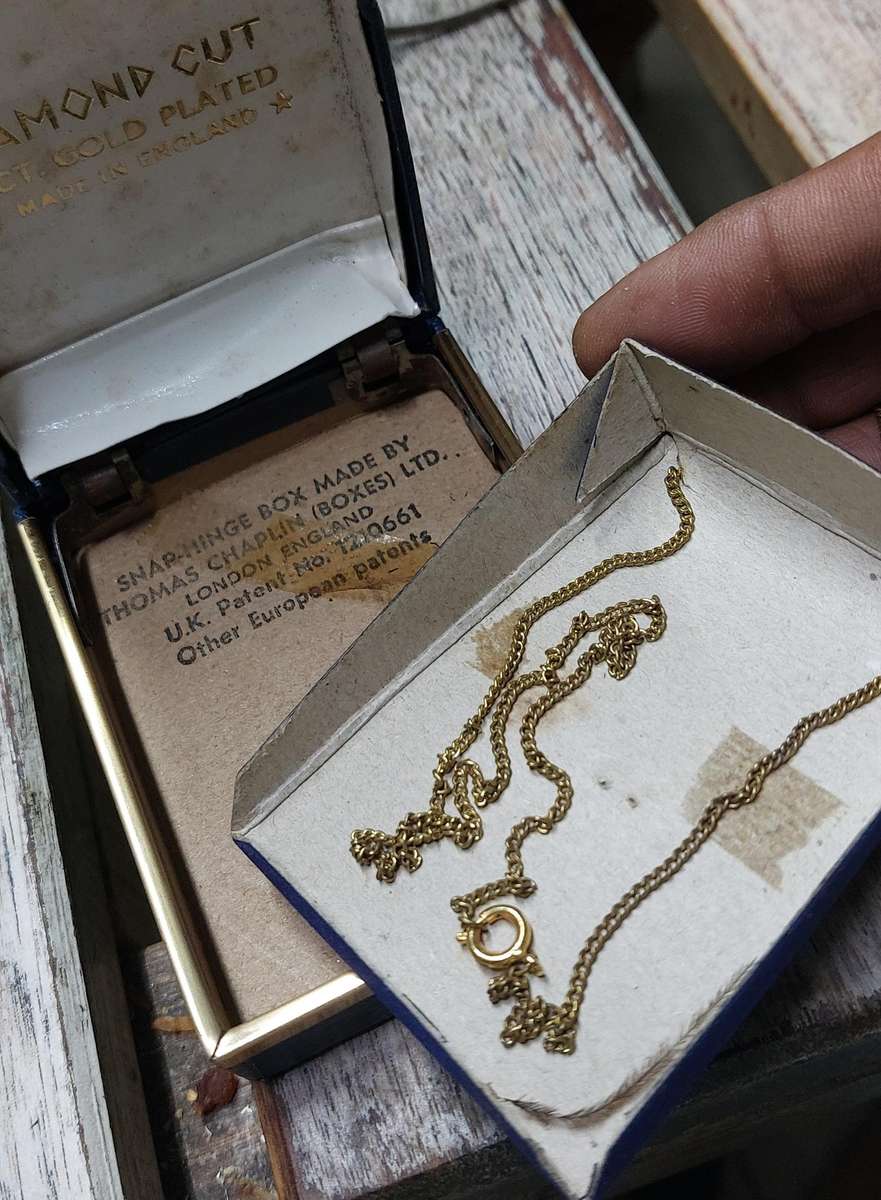 vintage chain with locket fully functioning
