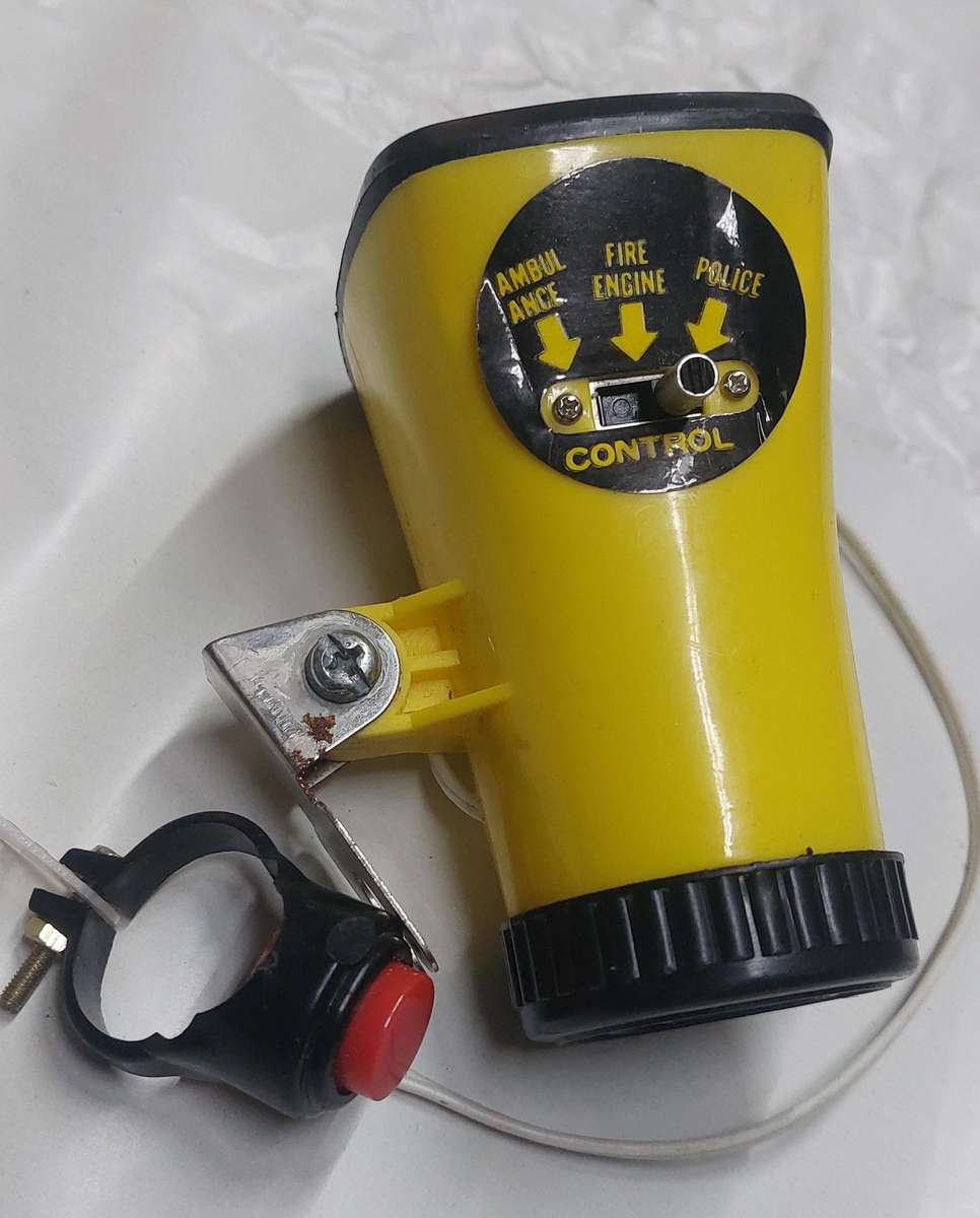 vintage made in taiwan bicycle siren never used works 200% very loud