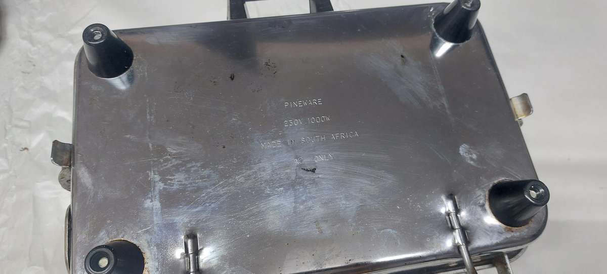 vintage large double sided very heavy 1960s pineware  waffle maker works 200%